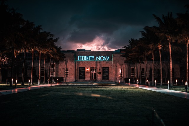 6. On the Hunt⁣ for a Pearly White Smile: Choosing the ⁣Right Lifestyle Habits to Preserve Porcelain Veneer Color