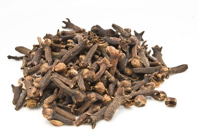 Wisdom Tooth Home Remedy Pain Relief 5 4. Clove Oil: Nature's Anesthetic for Wisdom Tooth Pain Relief